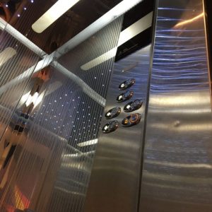 آسانسور در برج باران
